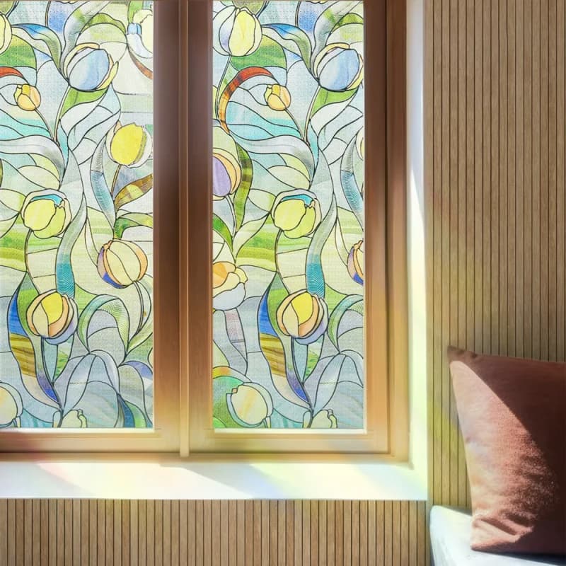 Film effet vitrail à motif tulipes Art nouveau sur une fenêtre