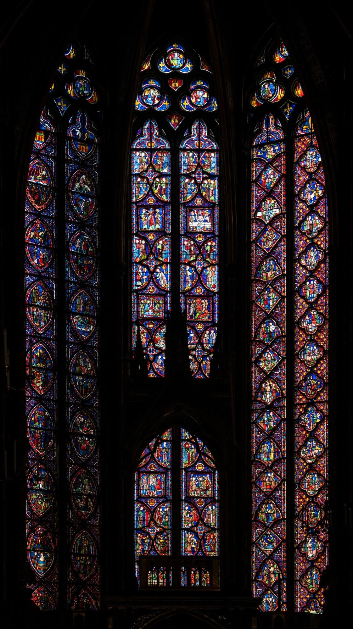 Hautes verrieres gothiques d'un edifice religieux